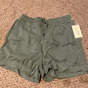 Universal thread shorts